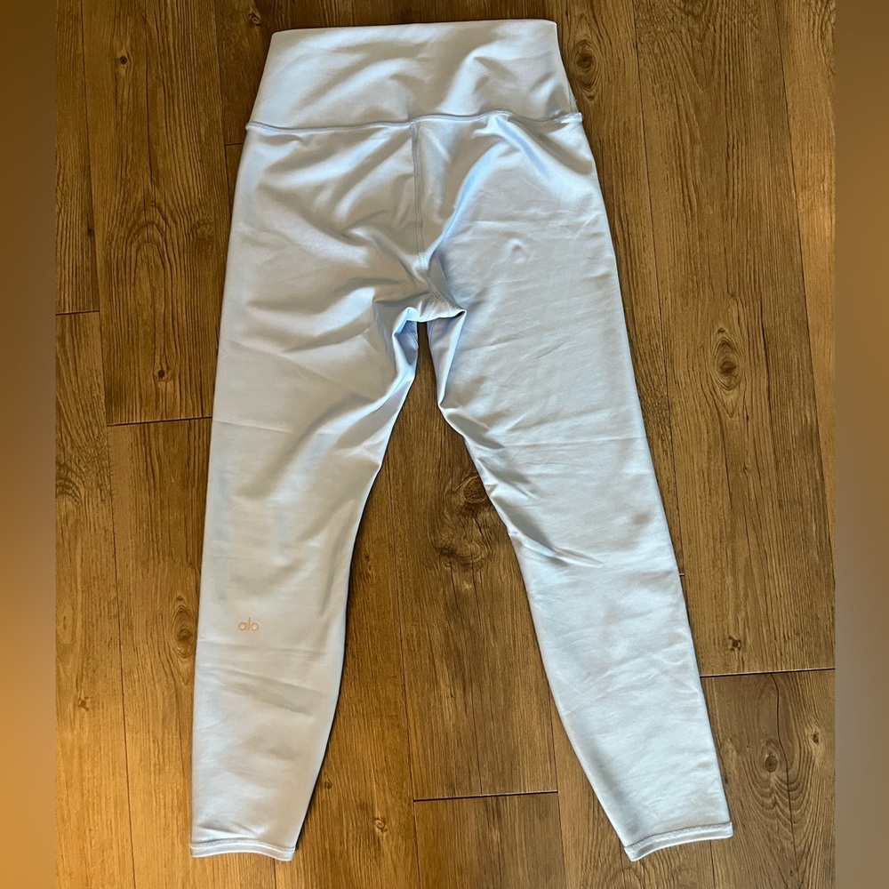 ALO Yoga 7/8 High-Waist Airlift Legging - Seashell Blue - Picture 4 of 9